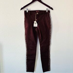 Easel Los Angeles Skinny Pants Women’s Size Small‎ Burgundy Leopard Side Stripe